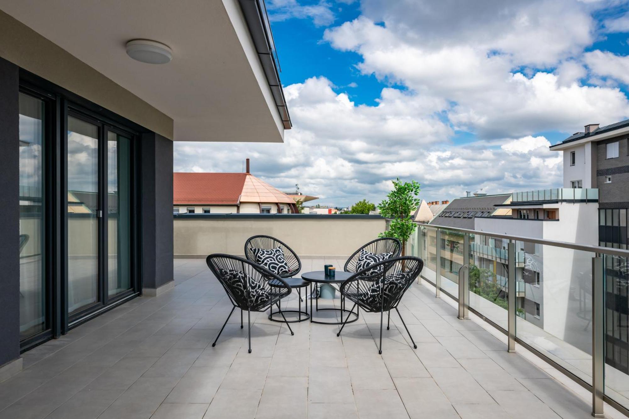 Westside Garden Apartments By Urbanrent บูดาเปสต์ ภายนอก รูปภาพ